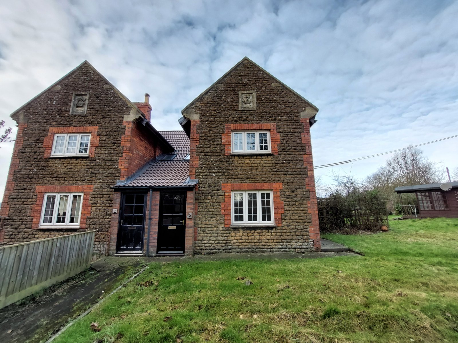 semi-detached house to let Chilvester Hill